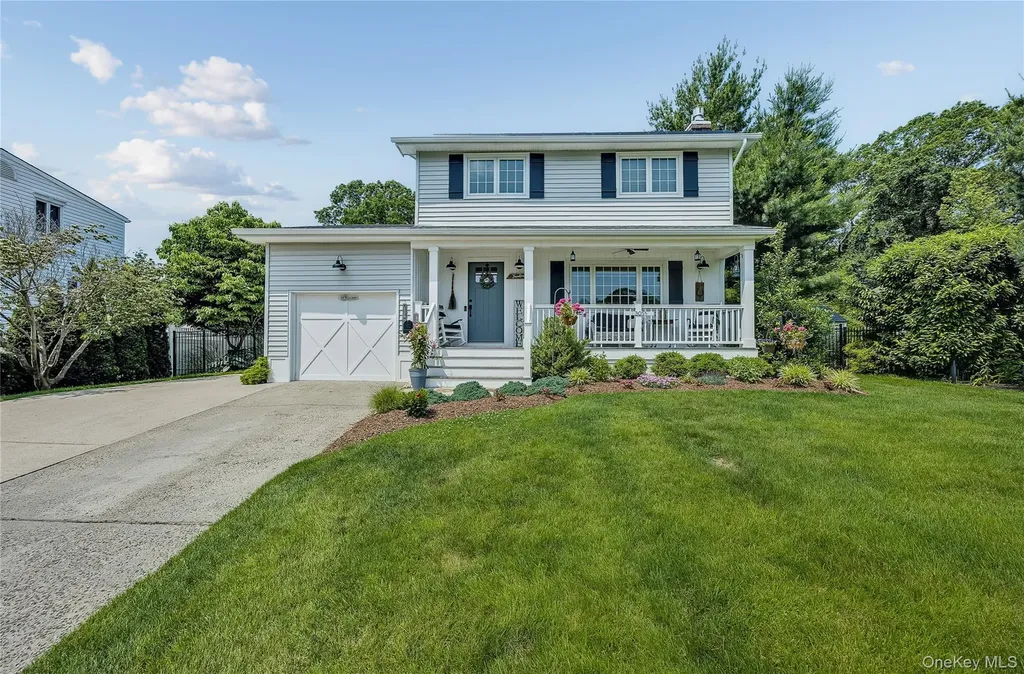 305 Devon Lane Smithtown NY 11787