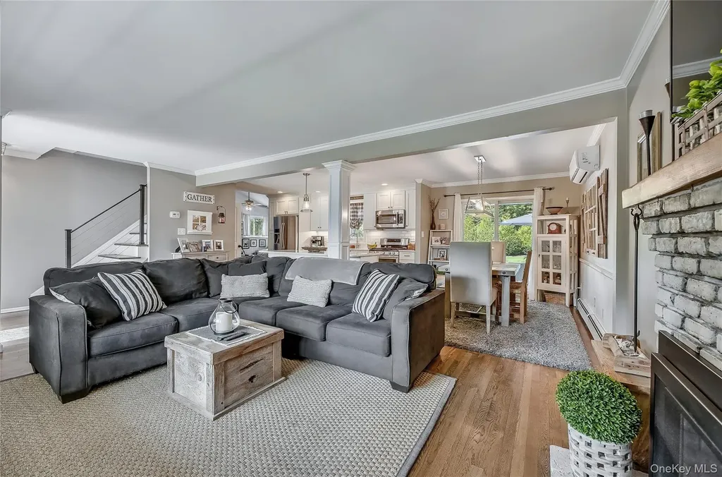 305 Devon Lane Smithtown NY 11787