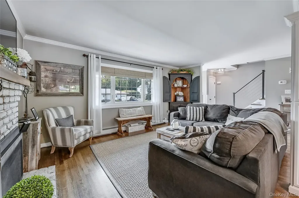 305 Devon Lane Smithtown NY 11787