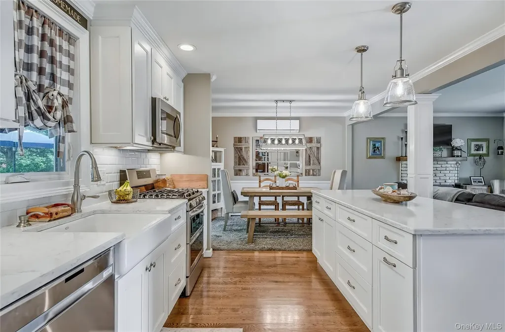 305 Devon Lane Smithtown NY 11787