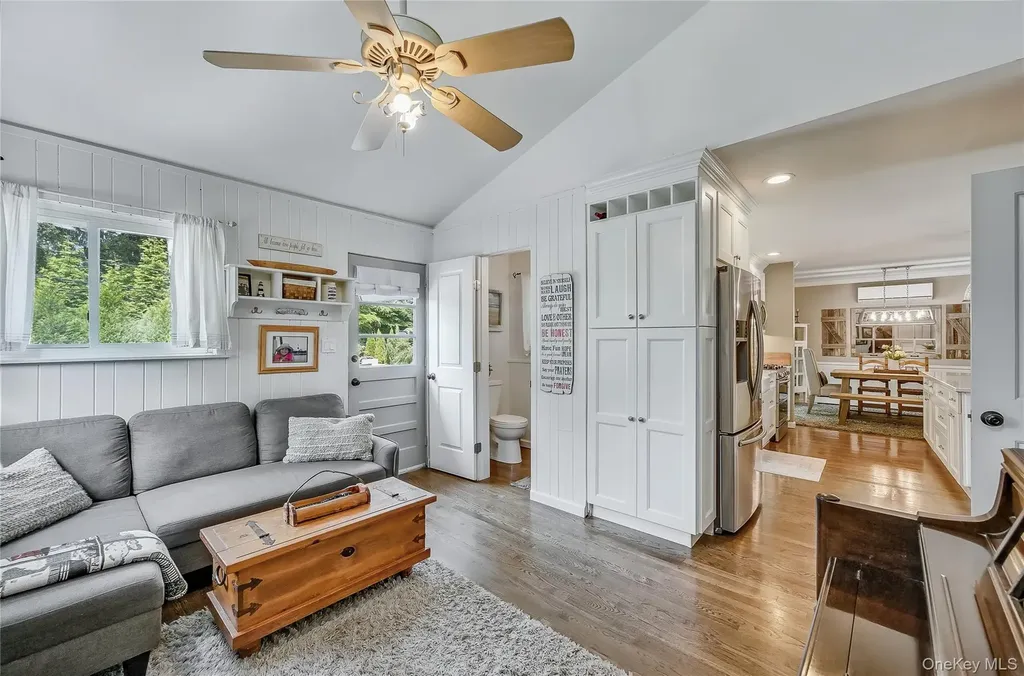 305 Devon Lane Smithtown NY 11787