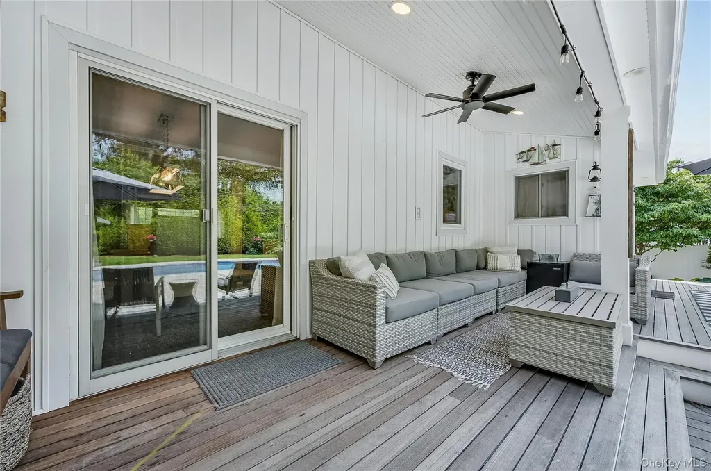 305 Devon Lane Smithtown NY 11787