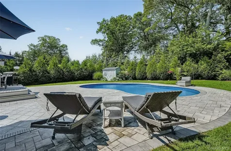 305 Devon Lane Smithtown NY 11787