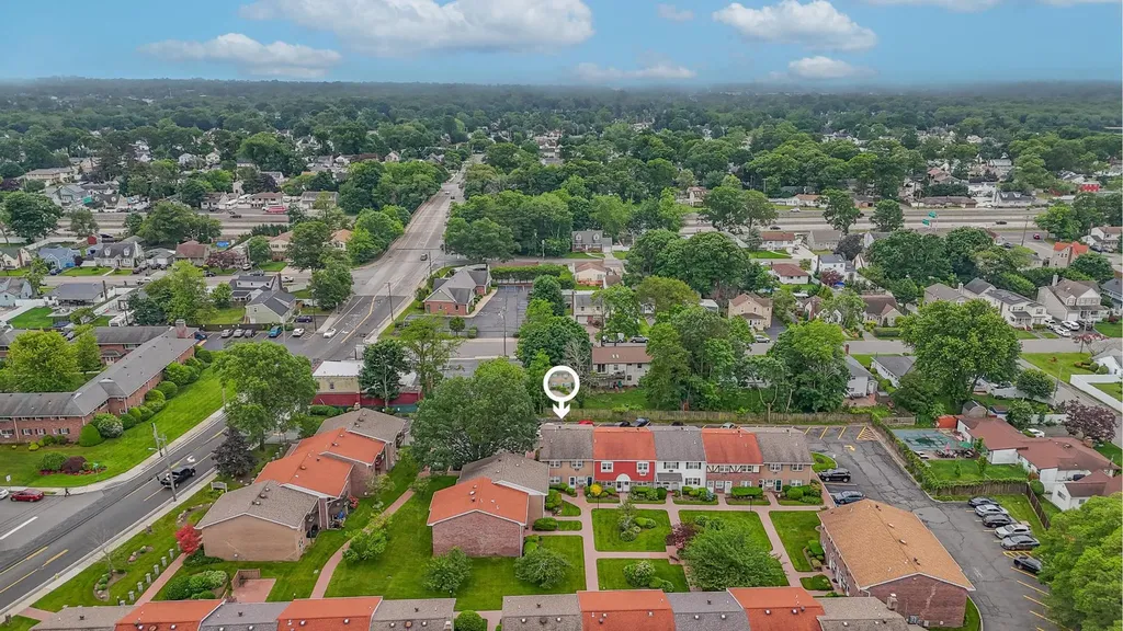 42 Springwood Drive North Babylon NY 11703