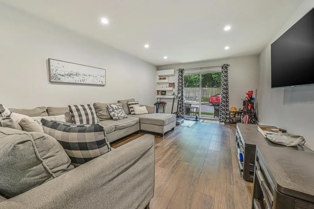 42 Springwood Drive North Babylon NY 11703