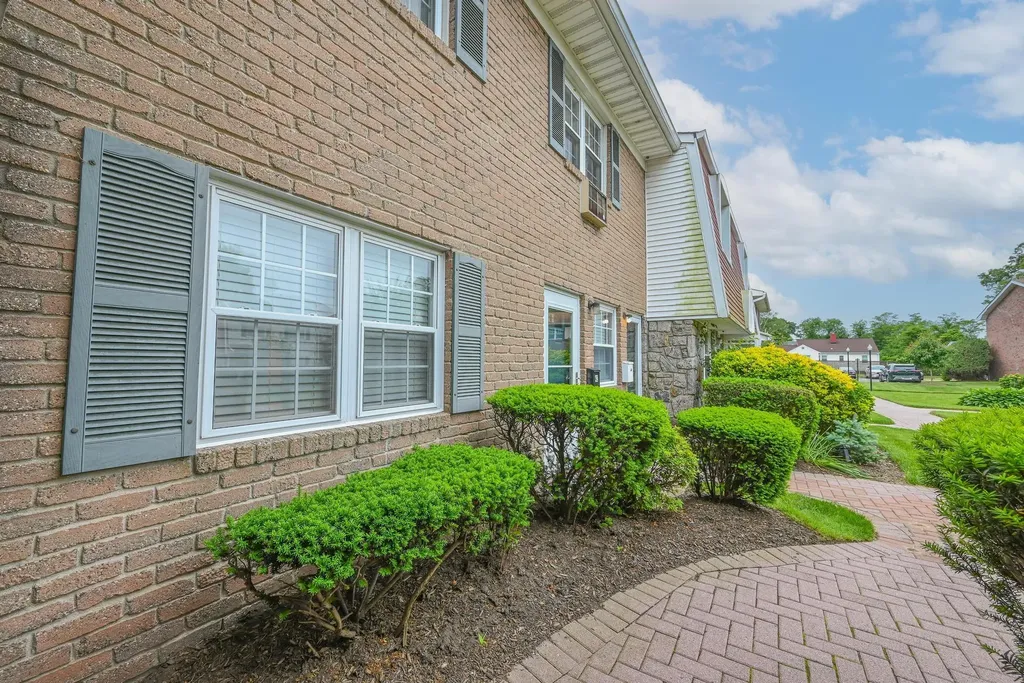 42 Springwood Drive North Babylon NY 11703