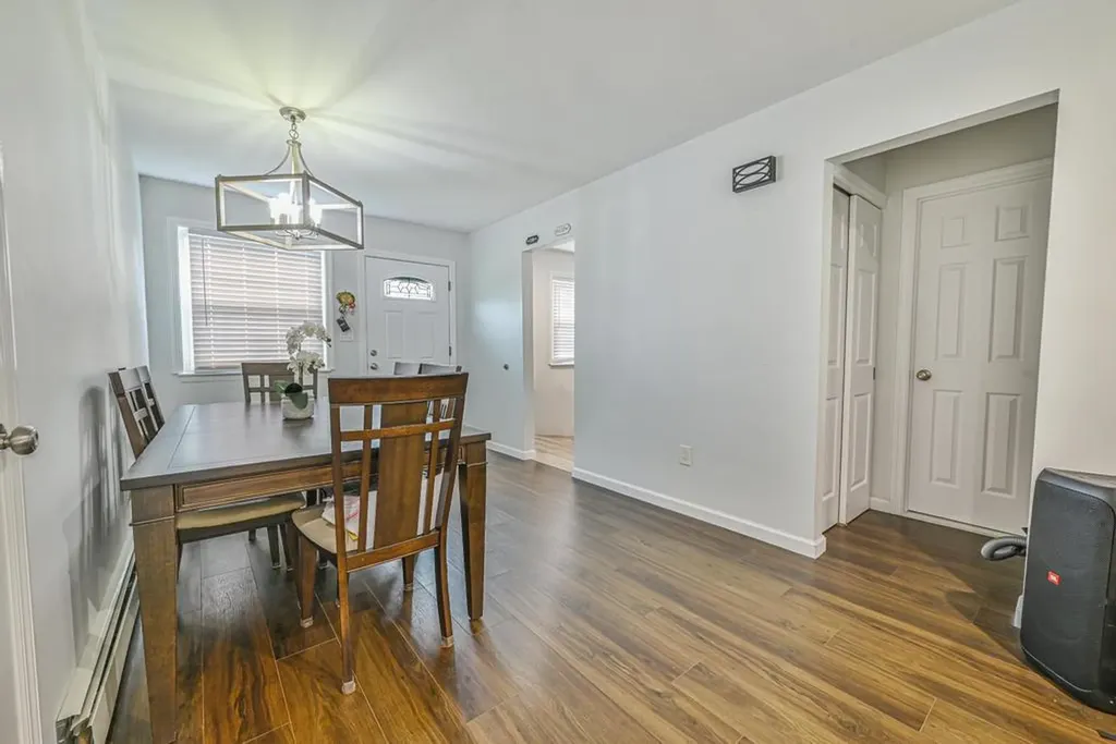 42 Springwood Drive North Babylon NY 11703