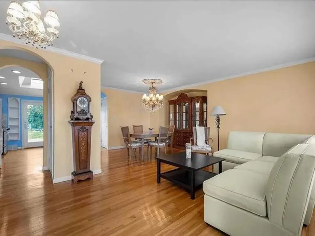 84 Marie Crescent Commack NY 11725