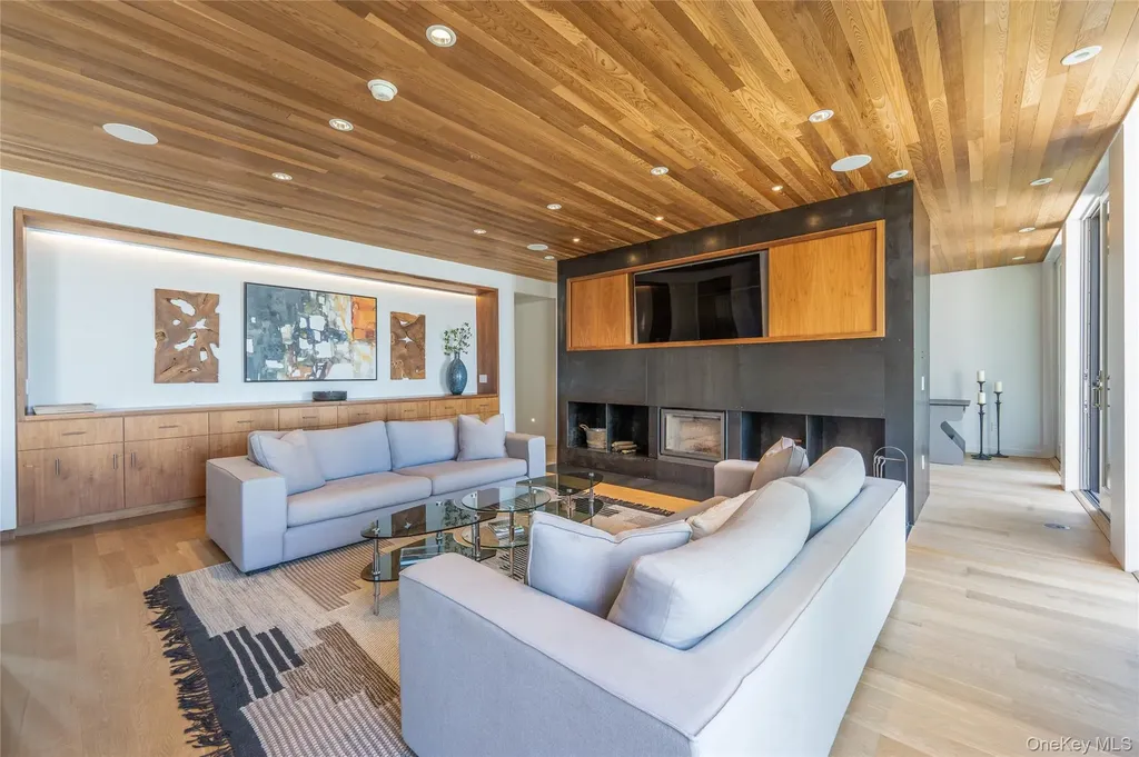 470 Lloyds Lane Mattituck NY 11952