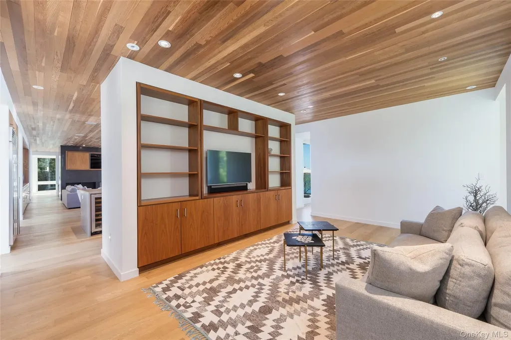 470 Lloyds Lane Mattituck NY 11952