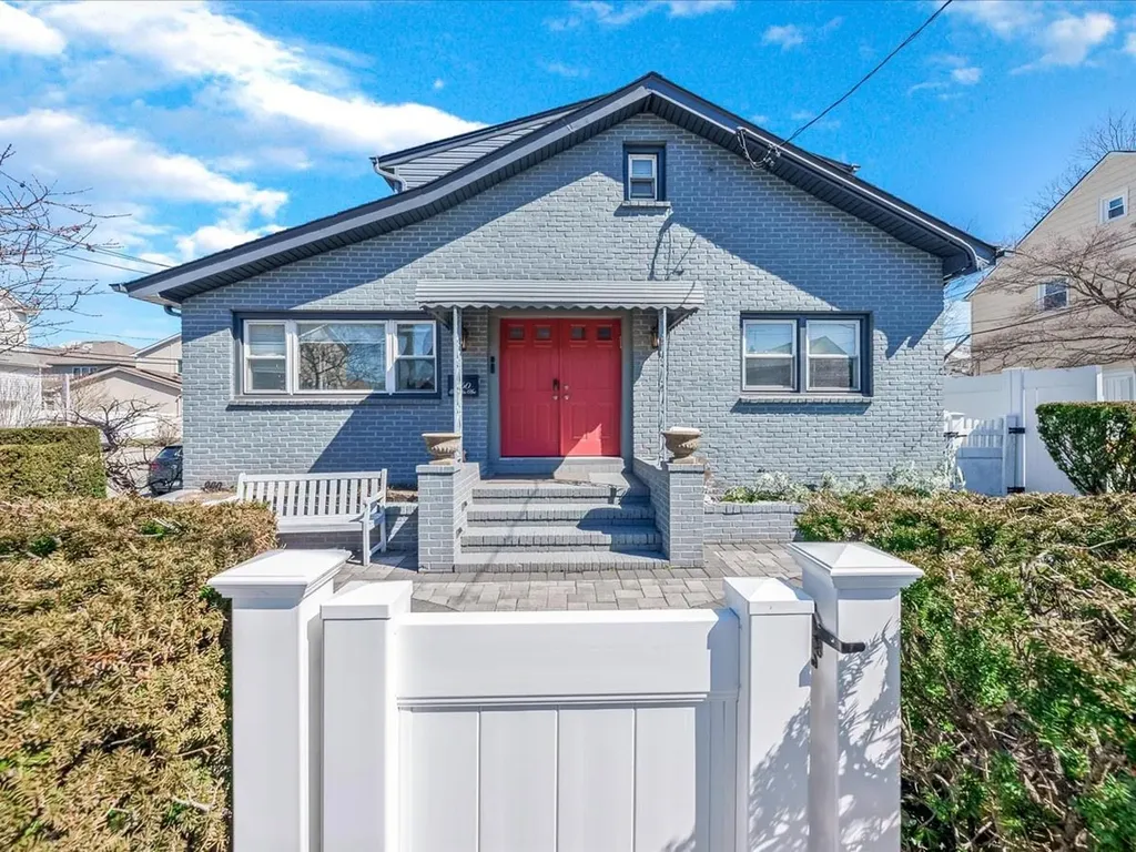 360 Franklin Avenue Hewlett NY 11557