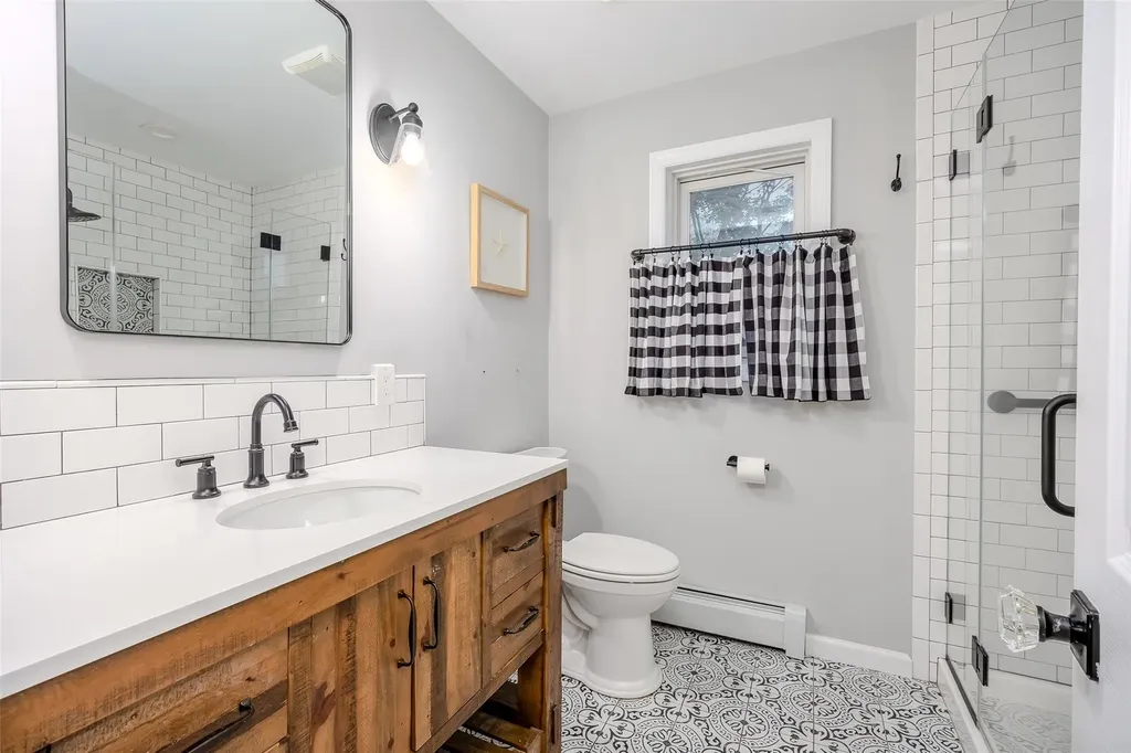 10 Bradish Lane Babylon NY 11702