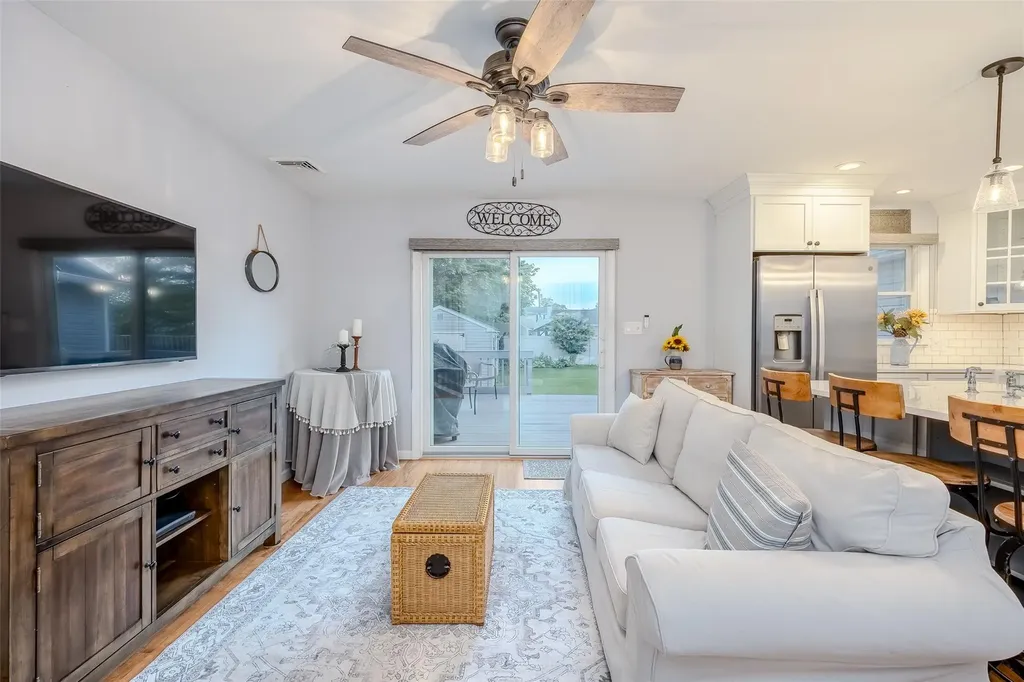 10 Bradish Lane Babylon NY 11702