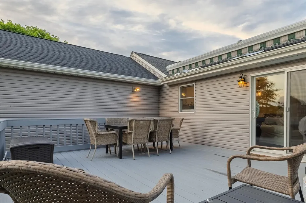 10 Bradish Lane Babylon NY 11702