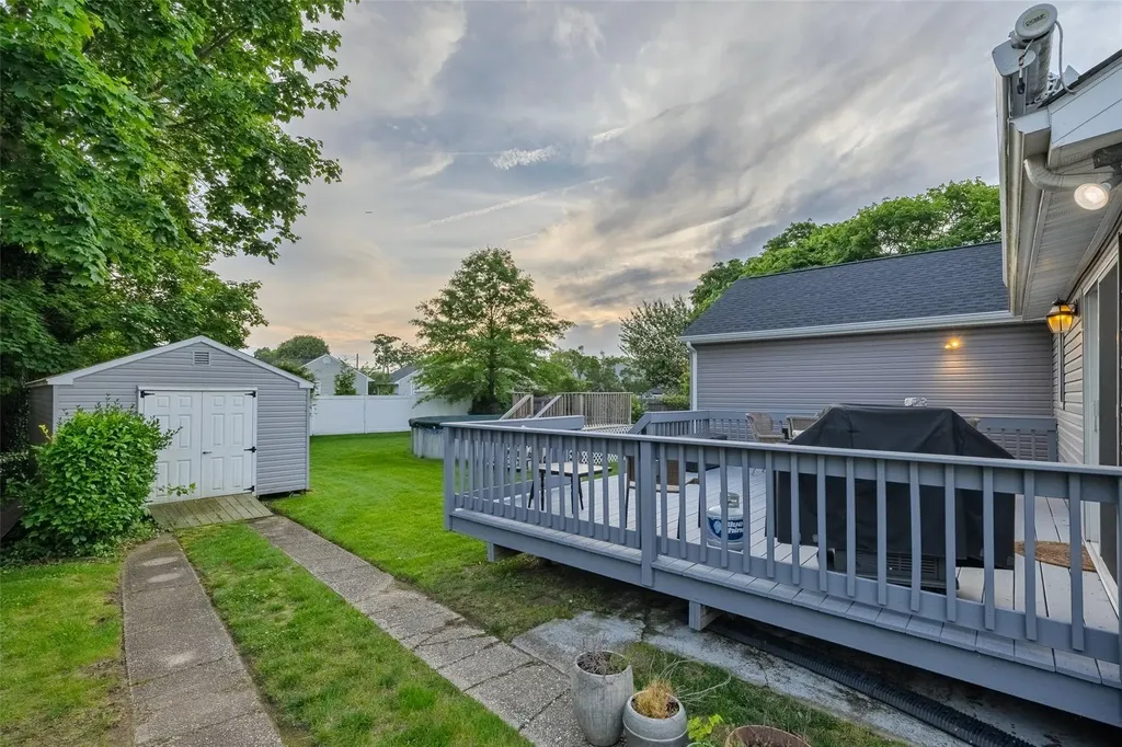 10 Bradish Lane Babylon NY 11702