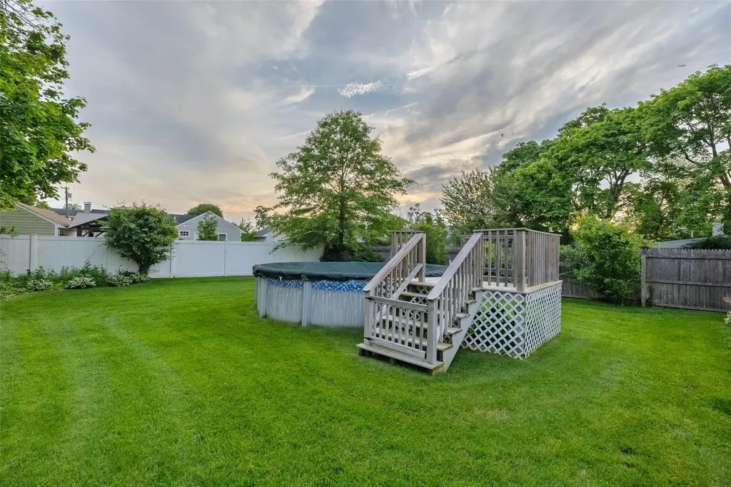 10 Bradish Lane Babylon NY 11702