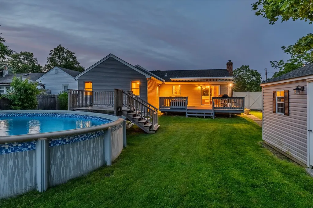 10 Bradish Lane Babylon NY 11702