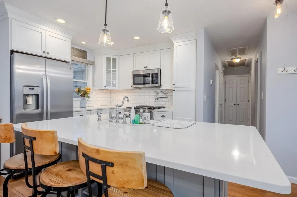 10 Bradish Lane Babylon NY 11702