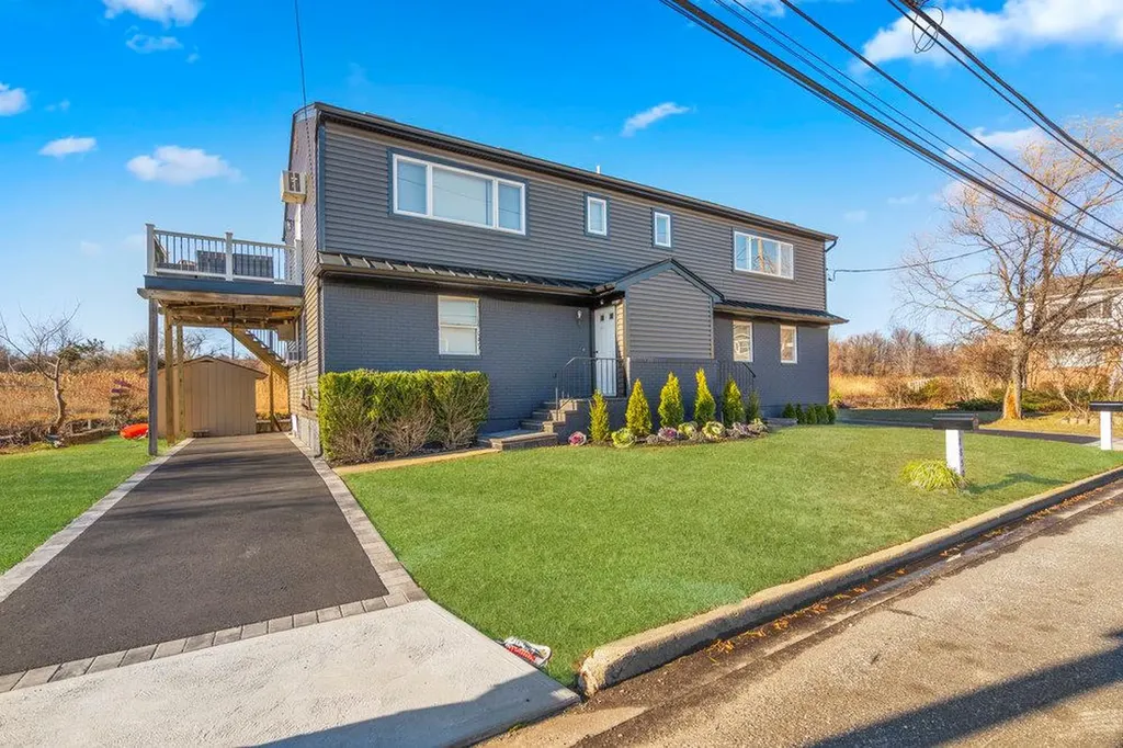 2850 Shore Road Seaford NY 11783