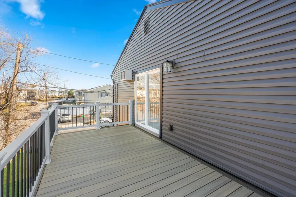 2850 Shore Road Seaford NY 11783