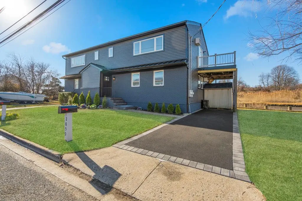 2850 Shore Road Seaford NY 11783