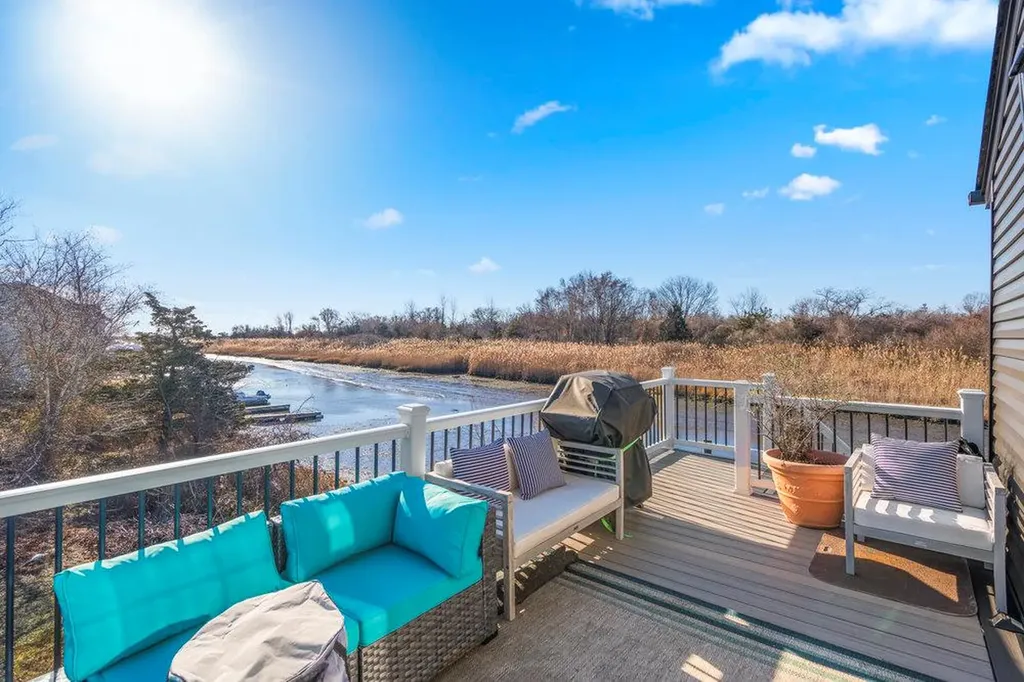 2850 Shore Road Seaford NY 11783
