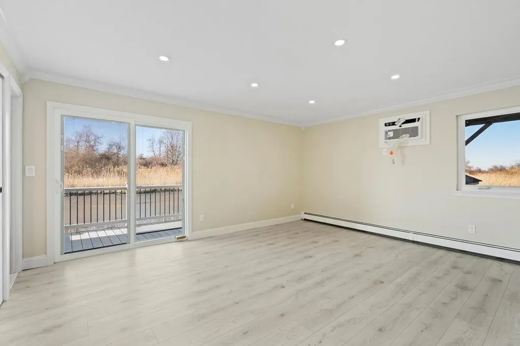 2850 Shore Road Seaford NY 11783