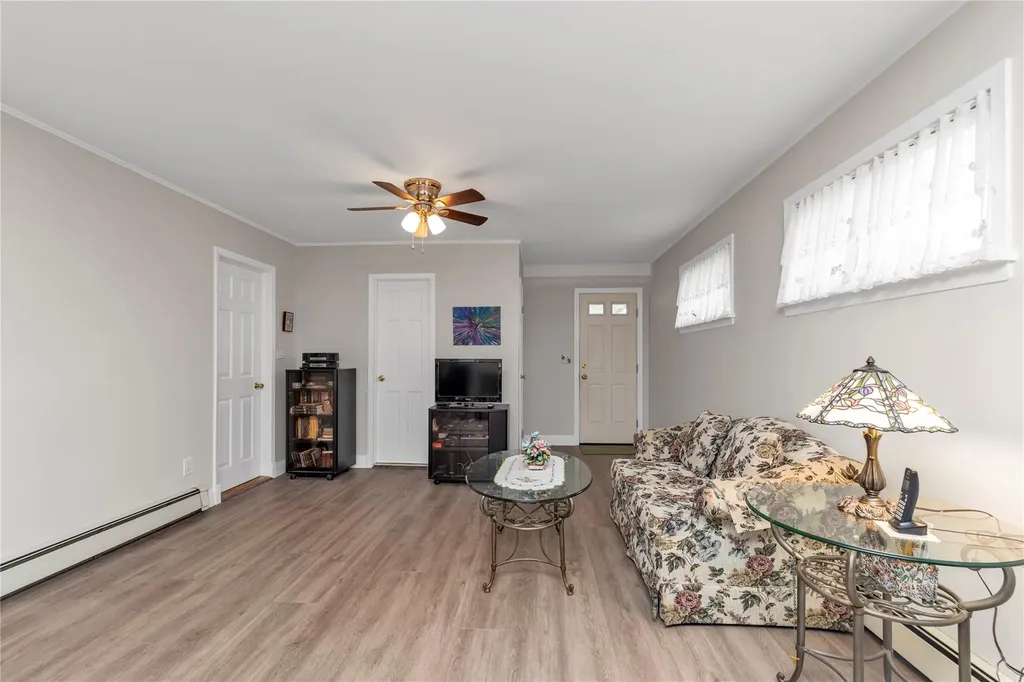 16 Crescent Lane Levittown NY 11756