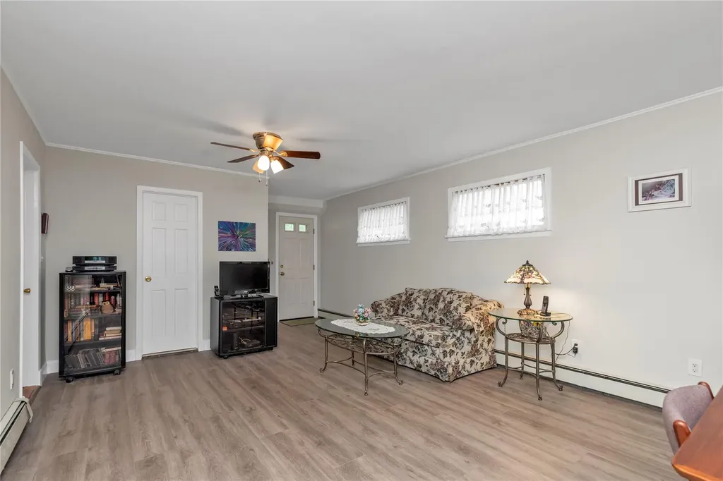 16 Crescent Lane Levittown NY 11756
