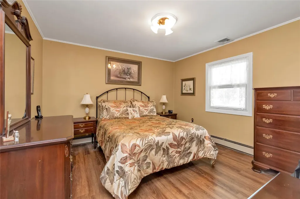 16 Crescent Lane Levittown NY 11756
