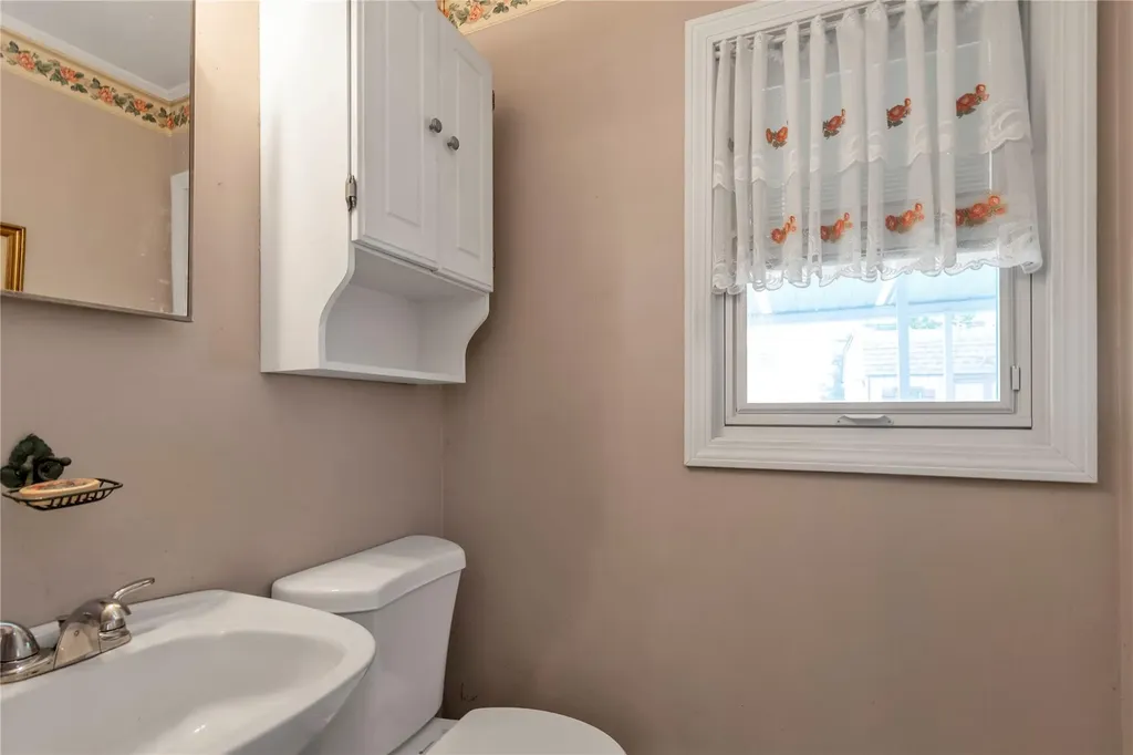 16 Crescent Lane Levittown NY 11756