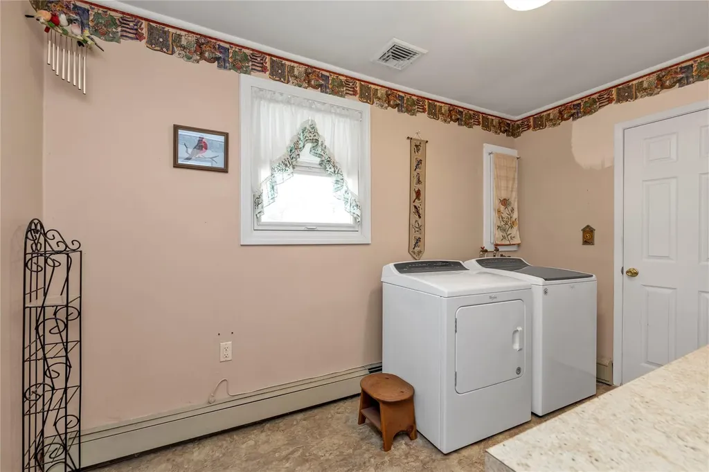 16 Crescent Lane Levittown NY 11756
