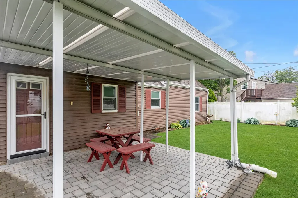 16 Crescent Lane Levittown NY 11756