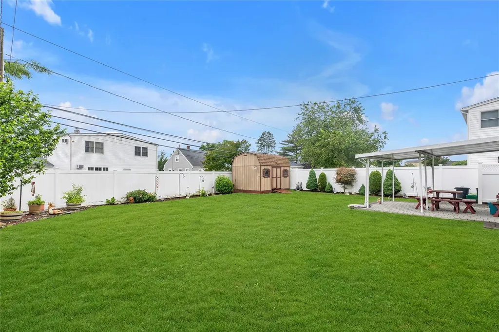 16 Crescent Lane Levittown NY 11756