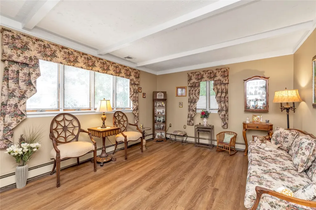 16 Crescent Lane Levittown NY 11756