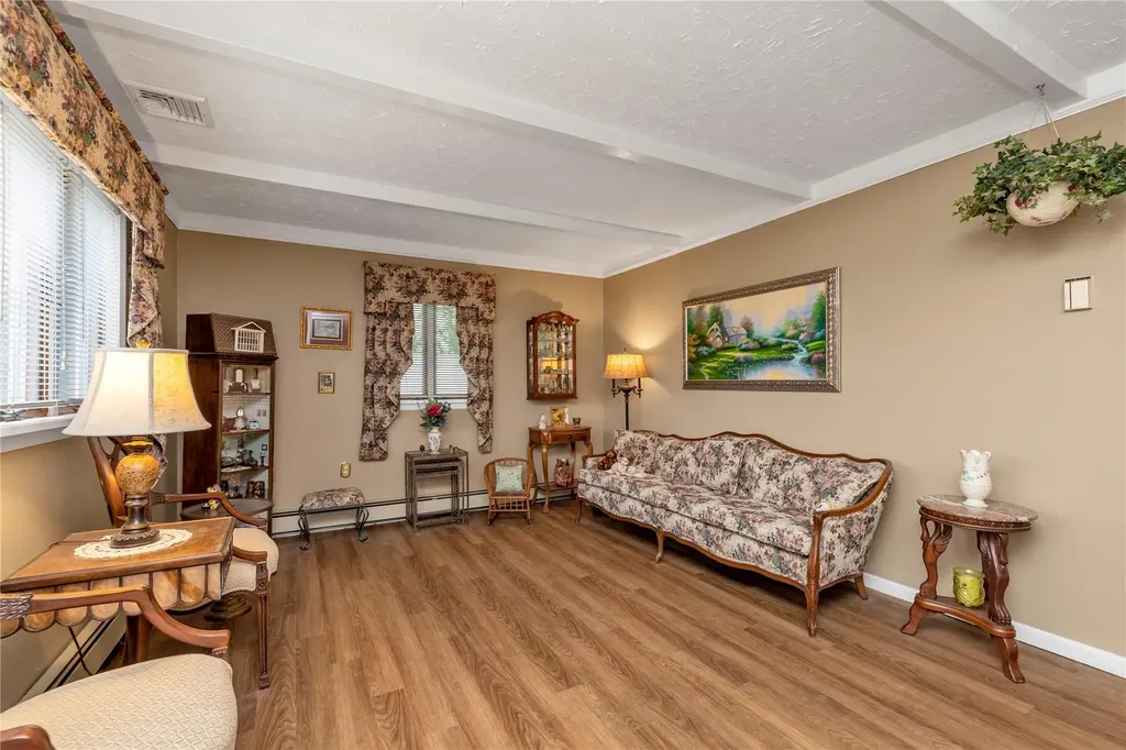 16 Crescent Lane Levittown NY 11756