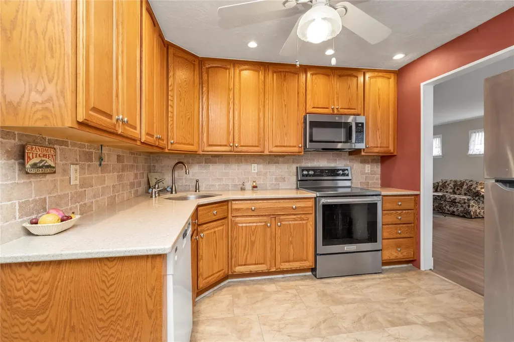 16 Crescent Lane Levittown NY 11756