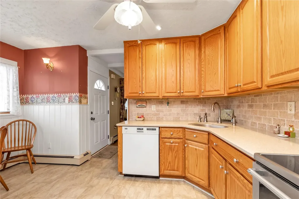 16 Crescent Lane Levittown NY 11756