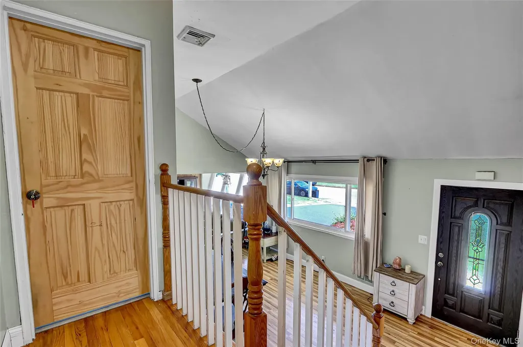 286 E 4th Street Deer Park NY 11729