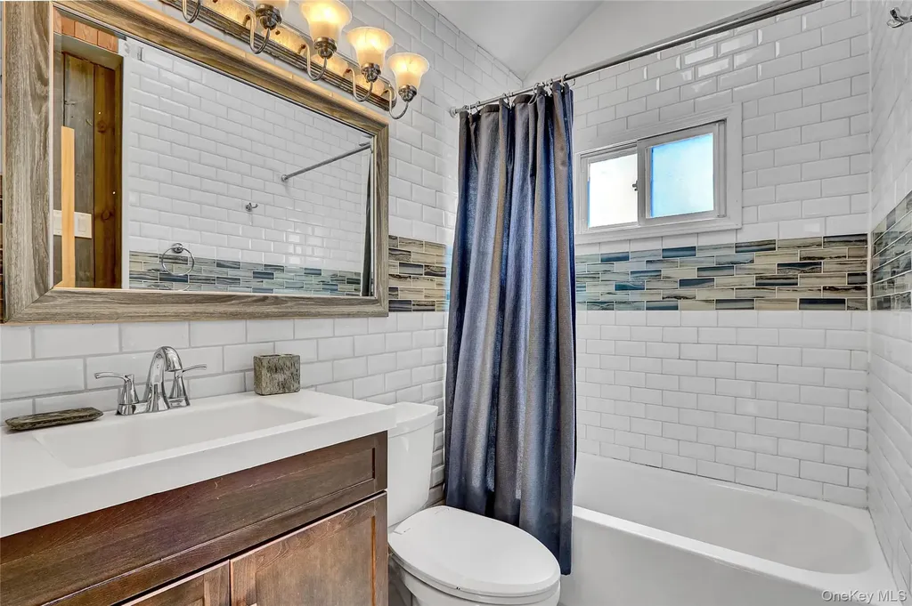 286 E 4th Street Deer Park NY 11729