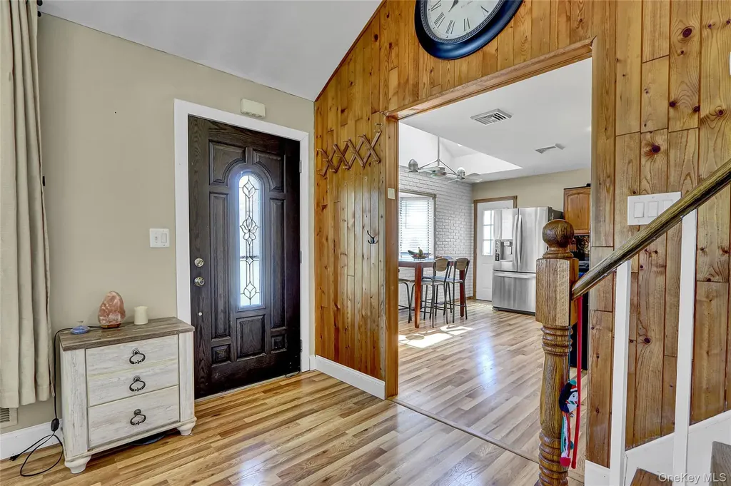 286 E 4th Street Deer Park NY 11729