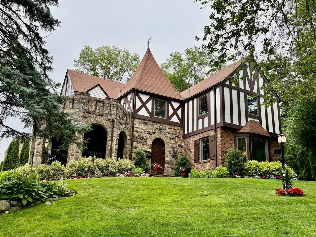 5 Rockcrest Road Manhasset NY 11030