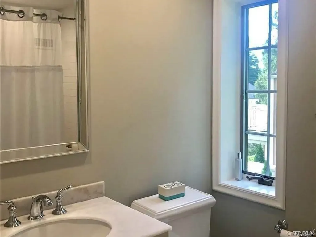 5 Rockcrest Road Manhasset NY 11030