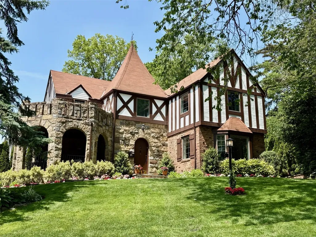 5 Rockcrest Road Manhasset NY 11030
