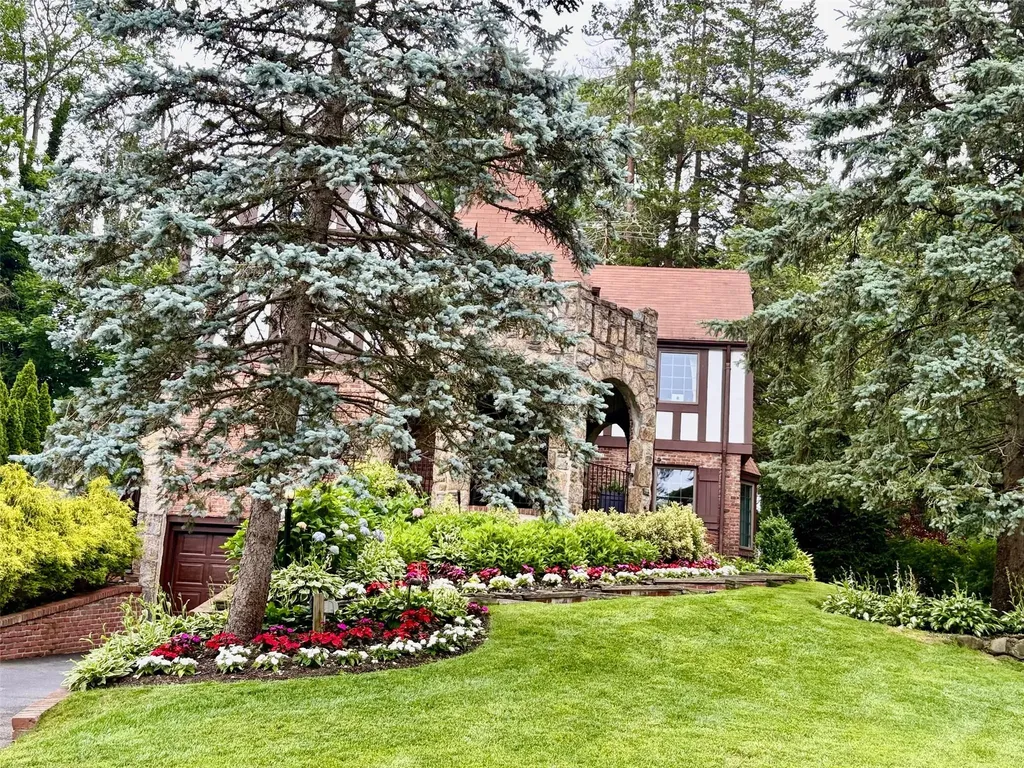 5 Rockcrest Road Manhasset NY 11030