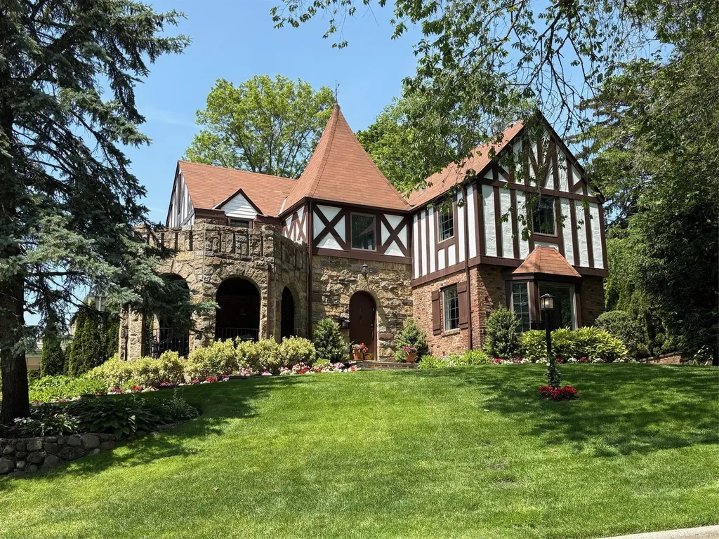 5 Rockcrest Road Manhasset NY 11030