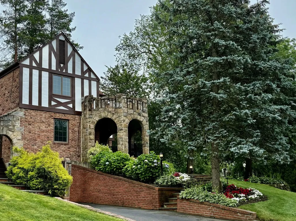 5 Rockcrest Road Manhasset NY 11030