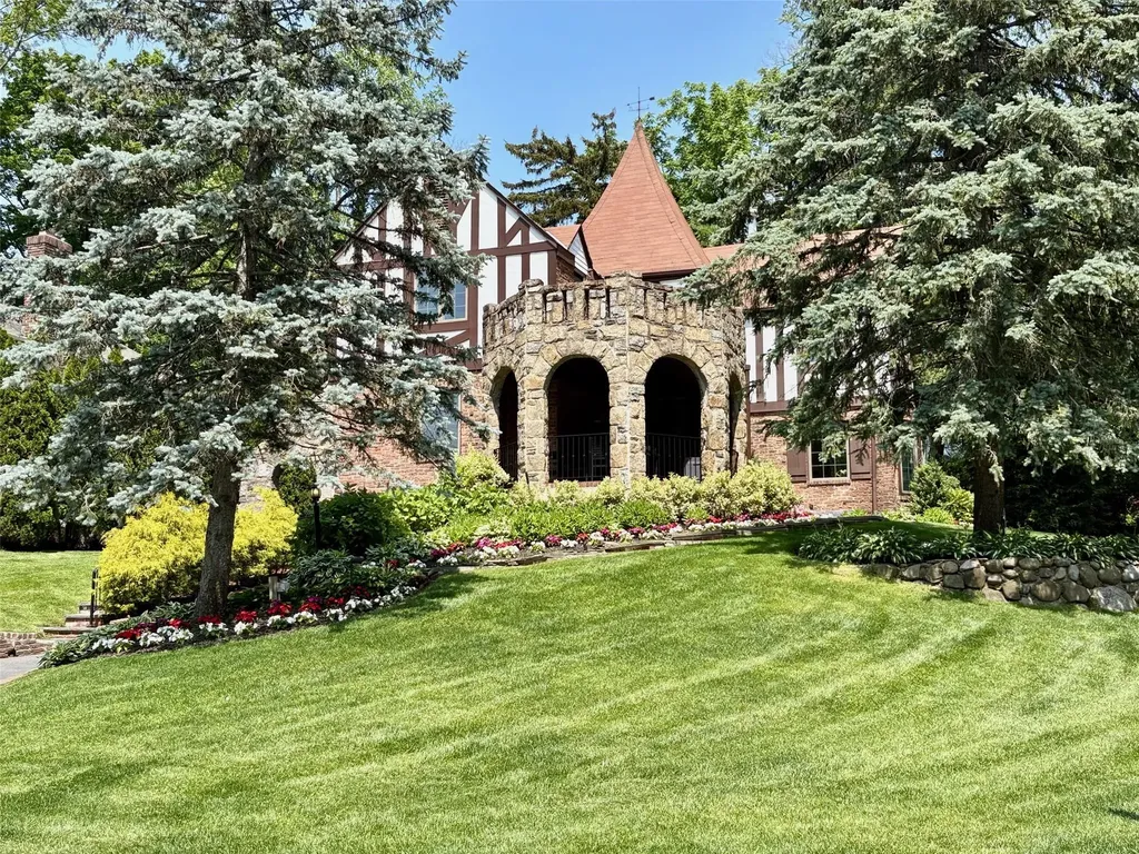 5 Rockcrest Road Manhasset NY 11030