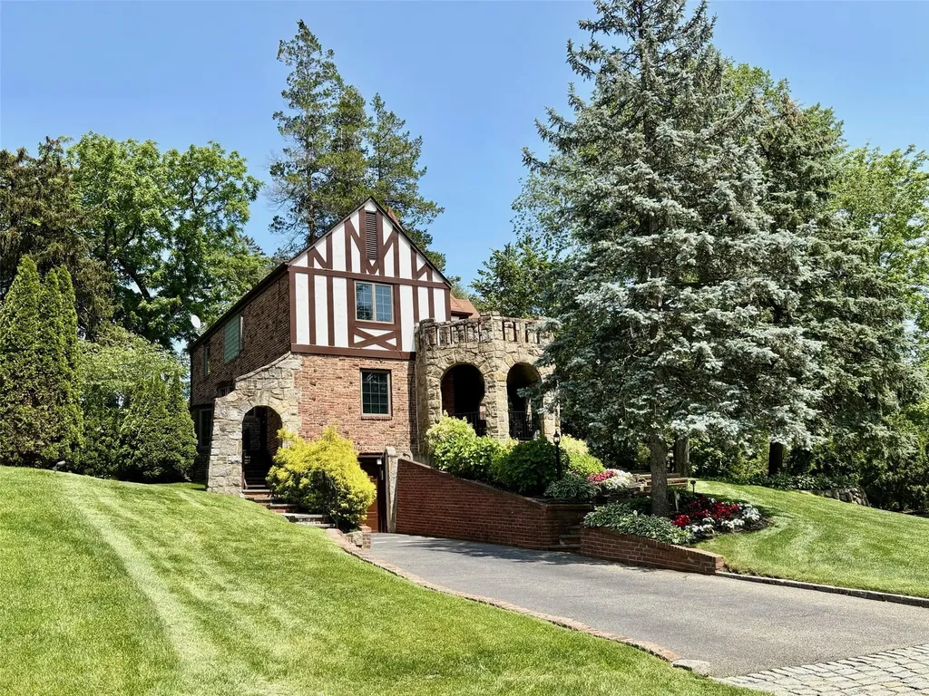 5 Rockcrest Road Manhasset NY 11030