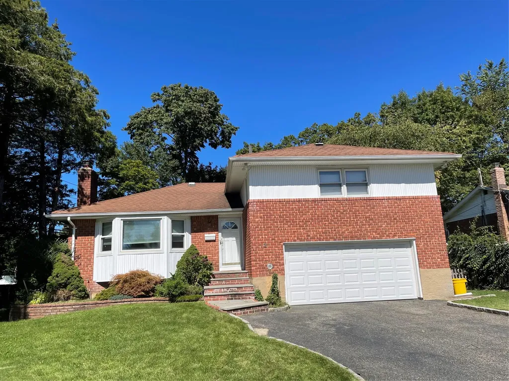 2 Stuart Drive Syosset NY 11791